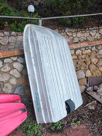 barchetta con fondo piatto