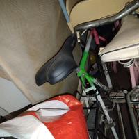 Bici bianchi rosa e bici decathlon per ragazzo