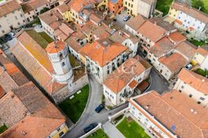Appartamento di 157 m² con più di 5 locali a Lucca