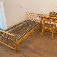 Letto e scrivania in bamboo