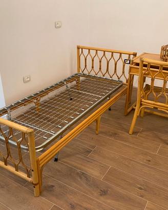 Letto e scrivania in bamboo