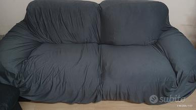 coppia di divani in pelle blu