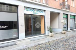 NEGOZIO A ACQUI TERME