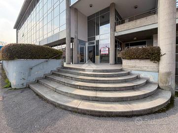 NEGOZIO A DESENZANO DEL GARDA