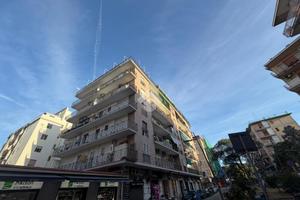 3 LOCALI A NAPOLI