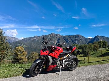 ducati streetfighter v2 (2022)