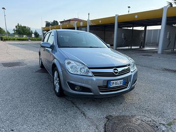 Opel Astra 1.8 benzina GPL. Anno 2008.