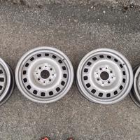 4 cerchi in ferro 13" con 4 fori.