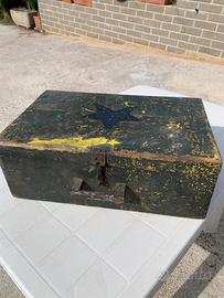 Valigia antica di legno da collezione