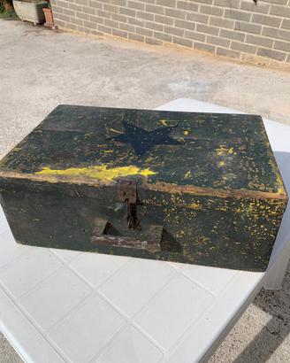 Valigia antica di legno da collezione