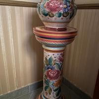 Vaso con colonna in ceramica di deruta