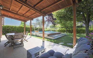 CINQUE LOCALI DI RECENTE COSTRUZIONE CON AMPIO GIA