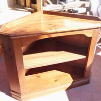 Angoliera in pino tinta castagno