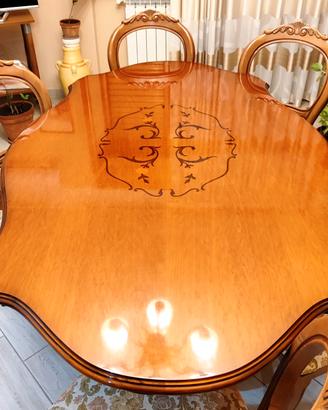 Tavolo in legno classico completo di sei sedie
