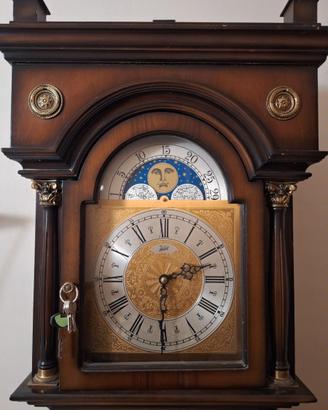 Orologio a pendolo a colonna