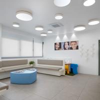 Panche con seduta e schienale imbottiti + pouf