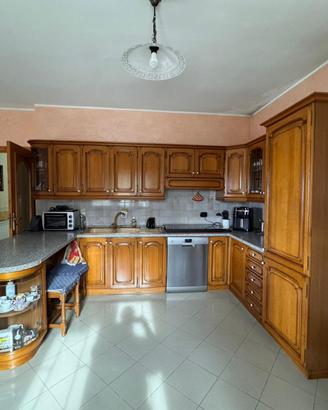ARREDO COMPLETO: CUCINA TAVOLO E SEDIE