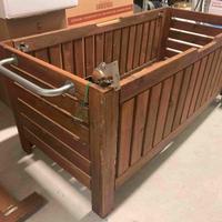 Contenitore da esterno in legno con ruote