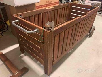 Contenitore da esterno in legno con ruote