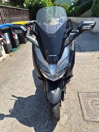 Honda forza 300