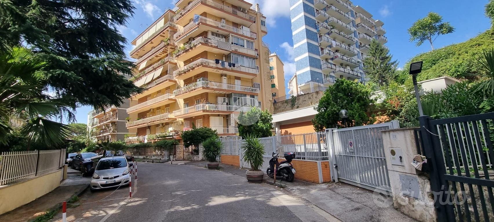 NEGOZIO A NAPOLI - Vista 2