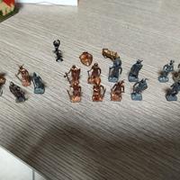 Soldatini e personaggi Kinder in metallo