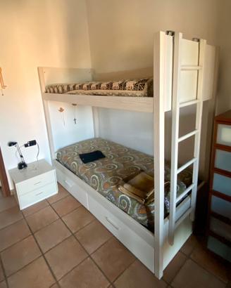 Letto a castello con cassettoni