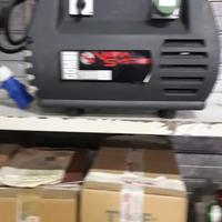 Vibratore e convertitore calcestruzzo
