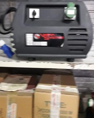 Vibratore e convertitore calcestruzzo