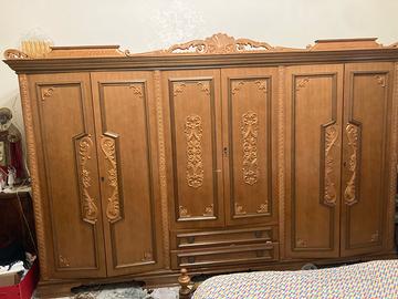 Elegante Armadio Classico in legno