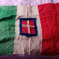 Bandiera italiana con stemma Savoia , anni '40