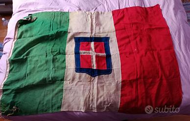 Bandiera italiana con stemma Savoia , anni '40
