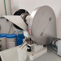 Macchina per creare compresse / pillole