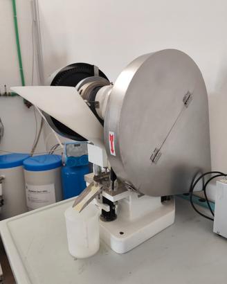 Macchina per creare compresse / pillole