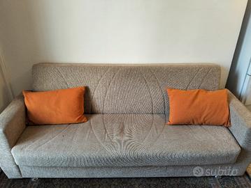 Divano letto, tre posti