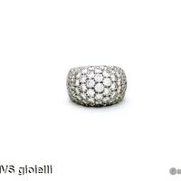 Anello in oro bianco con pavè di diamanti
