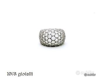 Anello in oro bianco con pavè di diamanti