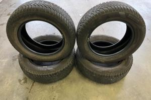 Pneumatici Pirelli Invernali 215/60 R16 99H