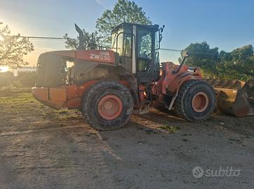 Pala gommata hitachi zw250 *MOTORE DA RIFARE*