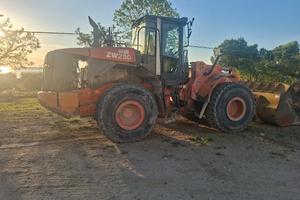 Pala gommata hitachi zw250 *MOTORE DA RIFARE*