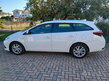 Toyota auris touring sports hybrid 1.8