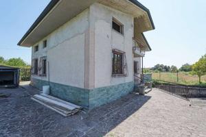 Villa di 157 m² con 4 locali e box auto a Pontirol