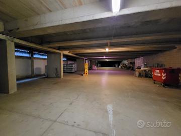 Ampia superficie Deposito+Garage vicino centro
