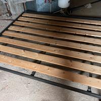 Rete matrimoniale con doghe in legno