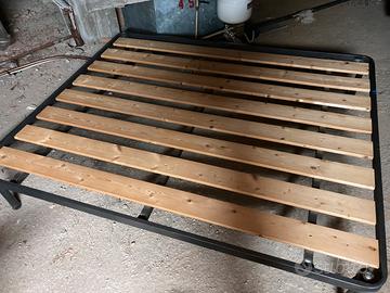 Rete matrimoniale con doghe in legno