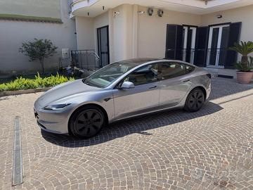 Tesla Model 3AWD Long Range – Argento Mercurio2025