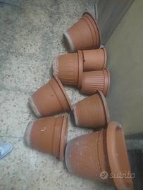 7 VASI IN PLASTICA VARIE MISURE IN BLOCCO