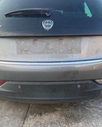 paraurti posteriore lancia delta 2012