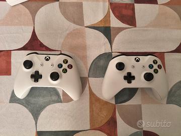 2 controller Xbox One + stazione di ricarica