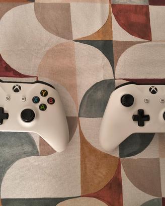 2 controller Xbox One + stazione di ricarica